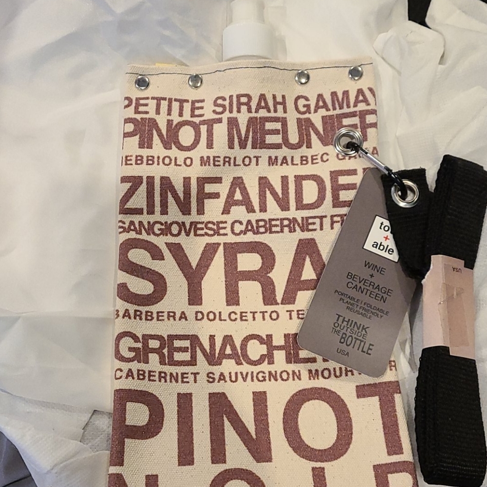 Tote +Able wine and beverage canteen